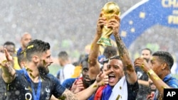 Olivier Giroud da Corentin Tolisso