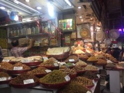 A shop in New Delhi sells almonds and walnuts, which are among the 29 U.S. products on which India has announced retaliatory tariffs starting August 4. India is the largest market for U.S. almonds. (A. Pasricha/VOA)