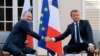 Emmanuel Macron Rankontre ak Prezidan LaRisi Vladimir Putin Lendi