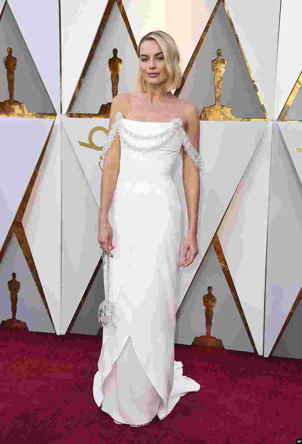 Margot Robbie arrives at the Oscars on March 4, 2018, at the Dolby Theatre in Los Angeles.