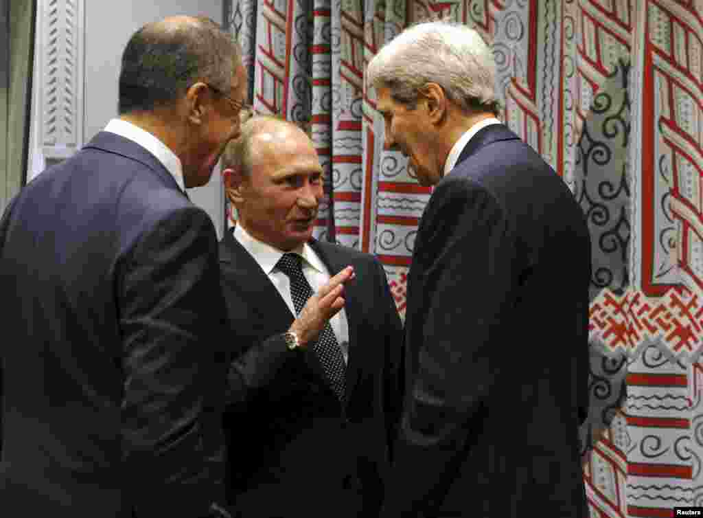Russia's President Vladimir Putin, Foreign Minister Sergei Lavrov and U.S. Secretary of State John Kerry attend a meeting on the sidelines of the United Nations General Assembly in New York, Sept. 28, 2015. 