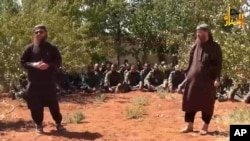 Des otages du Front Al-Nosra, branche syrienne d'Al-Qaida en Syrie (AP)