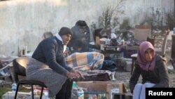 زلزله‌زدگان ترکیه در هوای سرد