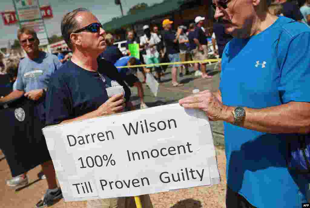 Supporters of Ferguson, Missouri police officer Darren Wilson hold a rally on Aug. 23, 2014 in St. Louis, Missouri.