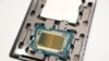 FILE - Chip Intel pada pameran "AI Everywhere" di New York, 14 Desember 2023. (Seth Wenig/AP) 