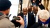 Lamine Diack, au centre, arrive au Palais de Justice à Paris, France le 13 janvier 2020.