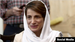 Pengacara hak asasi manusia Iran yang dipenjara, Nasrin Sotoudeh, terlihat dalam foto yang dibagikan di media sosial sebelum pemenjaraannya pada Juni 2018. (Foto: Courtesy)