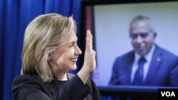 Menlu AS Hillary Rodham Clinton melakukan televideo konferensi dengan PM Palestina Salam Fayyad.