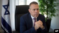 Menteri Keamanan Umum Israel dalam wawancara dengan The Associated Press di kantornya di Bnei Brak, timur Tel Aviv, 26 Oktober 2017.