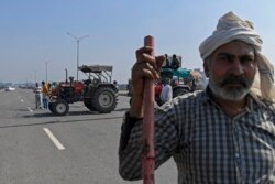 Para pengunjuk rasa memblokir Jalan Tol KMP di Kundli, negara bagian Haryana, India, 6 Februari 2021, sebagai bagian dari demonstrasi yang berkelanjutan menentang reformasi pertanian pemerintah pusat baru-baru ini. (Foto oleh Prakash SINGH/AFP).