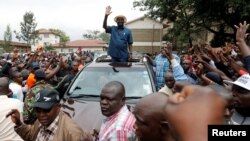 Dursaa paartii mormituu Raayilaa Odiingaa deeggartoota isaanii waliin, Naayirobi, Fulbaana 3, 2017.