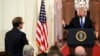 Le président Donald Trump répond aux questions lors d'une conférence de presse de la Maison-Blanche, le 7 novembre 2018.