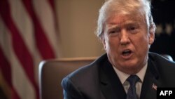 Le président américain Donald Trump parle lors d'une réunion du cabinet à la Maison Blanche à Washington le 9 avril 2018.