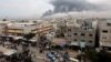 Asap mengepul setelah serangan Israel di Khan Younis di selatan Jalur Gaza, 10 Desember 2023. (Foto: REUTERS/Ibraheem Abu Mustafa)