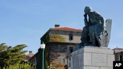 Une statue du colon Cecil John Rhodes aà l'université de Cape Town en Afrique du Sud, le 17 mars 2015.