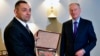 ARHIVA - Aleksandar Vulin sa ruskim sekretarom Saveta za bezbednost Nikolajem Patruševim u Moskvi 2021. (Foto: AP/Serbian Interior Ministry Press Service)
