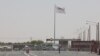 FILE - Bendera Taliban berkibar di Dowqarun, Provinsi Razavi Khorasan, Iran, perbatasan Iran dan Afghanistan, 29 Agustus 2021. (Majid Asgaripour/WANA (Kantor Berita Asia Barat) via REUTERS)