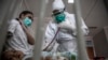 Ilustrasi - Seorang dokter merawat bayi yang dites positif virus corona Covid-19 di sebuah rumah sakit di Bogor pada 23 Juni 2021(AFP/Aditya Aji)