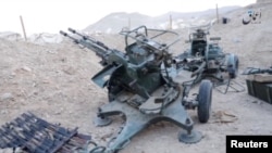 Des équipements militaires trouvés à Palmyre, Syrie, 13 décembre 2016. 