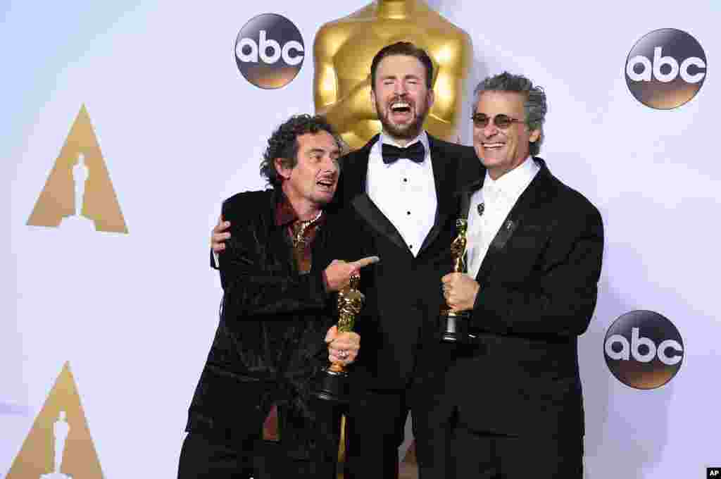 Chris Evans, center, poses in the press room with David White, left, and Mark Mangini, winners of the award for best sound editing for “Mad Max: Fury Road”, at the Oscars on Sunday, Feb. 28, 2016, at the Dolby Theatre in Los Angeles.