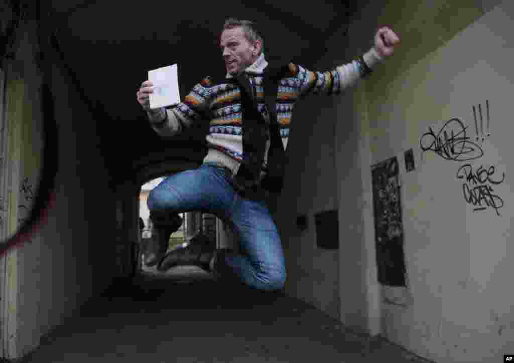 Greenpeace International activist Mannes Ubels of Netherlands celebrates getting permission to leave Russia, near the Federal Migration Service, St.Petersburg, Russia, Dec. 26, 2013. 
