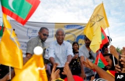Ibrahim Mohamed Solih (C), the president-elect of the Maldives, interacts with his supporters during a gathering in Male, Maldives, Sept. 24, 2018.