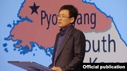 지난 5월 노르웨이 수도 오슬로에서 열린 연례 국제 인권행사 ‘오슬로자유포럼’에서 정광일 노체인 대표가 연설하고 있다. 사진 출처 = 오슬로포럼 웹사이트.
