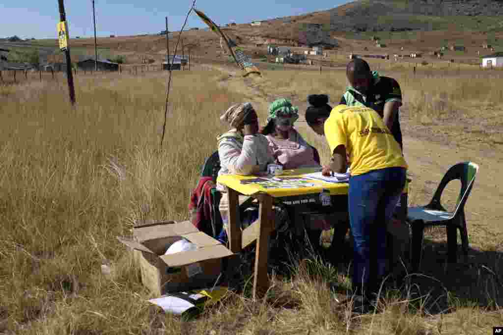 ANC party members check voters before they enter the polling stating in Mount Fletcher, Eastern Cape, South Africa, May 7, 2014.