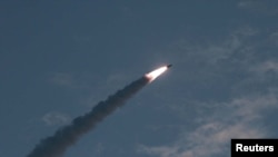 Peluncuran misil Korea Utara, 26 Juli 2019. (Foto: KCNA via REUTERS).