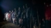 ARCHIVES - Des prisonniers de guerre ukrainiens font la queue avant un échange de prisonniers, près de Zholobok, en Ukraine, le 21 février 2015.