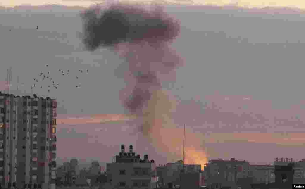 Smoke rises following Israeli air strikes in Gaza City, November 14, 2012.