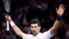 Petenis Serbia Novak Djokovic merayakan kemenangannya dalam pertandingan terakhirnya melawan petenis Rusia Daniil Medvedev. (Foto: REUTERS/Christian Hartmann)