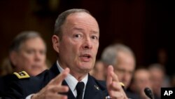 Direktur National Security Agency (NSA) Jend. Keith Alexander bersaksi di Capitol Hill di Washington 11 Desember 2013.