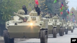 Pasukan Azerbaijan bergerak memasuki kawasan Aghdam, Jumat, 20 November 2020.(AP Photo)
