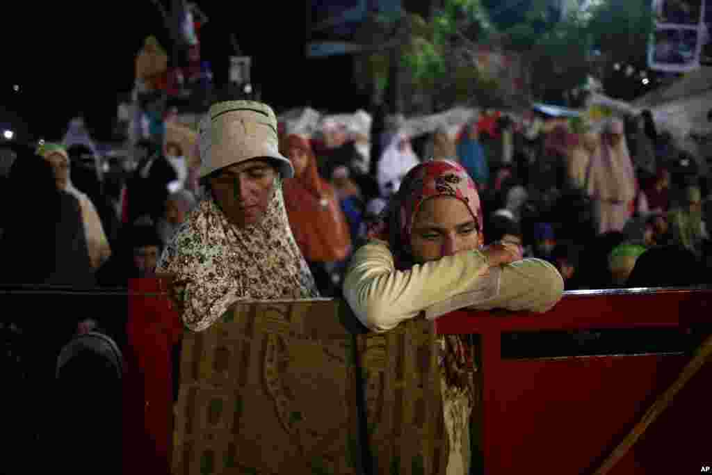 "Third Square" actvists gather at Sphinx Square in Cairo, July 30, 2013.