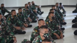Puluhan siswa menonton bersama Pidato Presiden Joko Widodo saat Hari Lahir Pancasila 1 Juni. (Sumber: Secapa AD).