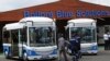 Des bus électriques mis en route par Bolloré, à Abidjan, le 16 octobre 2013.