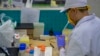 Seorang karyawan bagian produksi vaksin Covid-19 di Bio Farma, Bandung, Jawa Barat, 12 Agustus 2020. (Foto: Bayu Ismoyo/ AFP)