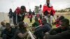 Des migrants africains au centre sportif Antonio Gavira à Los Barrios, près d'Algeciras, le 1er août 2018.