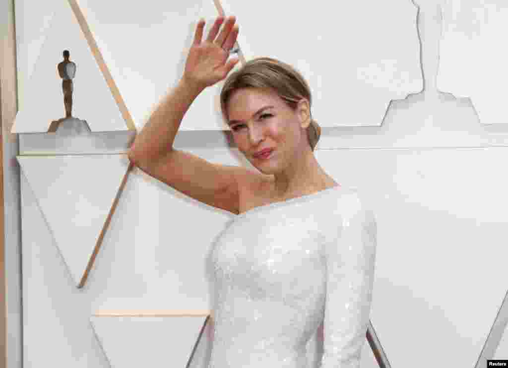 Renee Zellweger poses on the red carpet during the Oscars arrivals at the 92nd Academy Awards in Hollywood, Los Angeles, Feb. 9, 2020.