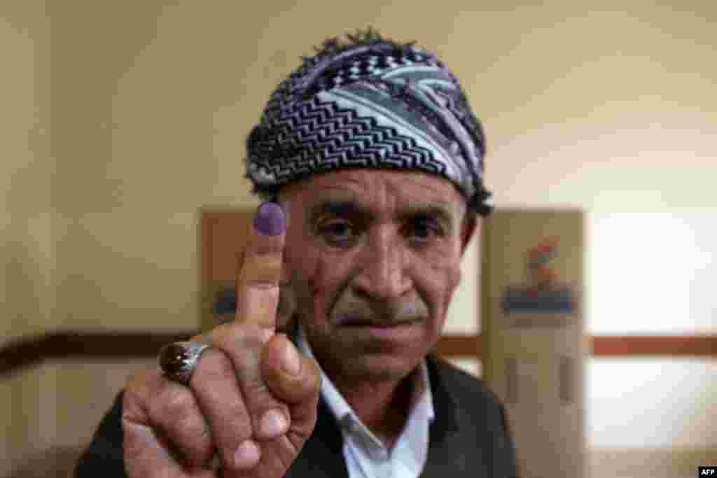 Kürtçe, Türkçe, Arapça hazırlanan oy pusulalarında “Irak’ın bir parçası olarak mı kalmak istiyorsunuz yoksa bağımsız bir devlet mi olmak” sorusu yer aldı.