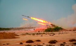 Garda Revolusi Iran menembakkan rudal selama latihan militer, dalam foto yang dirilis Selasa, 28 Juli 2020. (Foto: Sepahnews/AP)