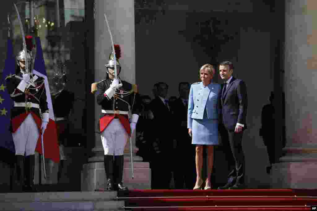 Shugaban kasar Faransa, Emmanuel Macron da Matarsa Brigitte Macron ranar 14 ga watan Mayu, 2017