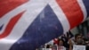 在英国驻香港总领馆前，反送中运动示威者手举英国国旗和标语牌聚会。(2019年9月15日)