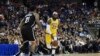 LeBron James des Los Angeles Lakers face à Wilson Chandler of the Brooklyn Nets, USA, le 10 octobre 2019.