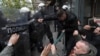 Demonstran Bentrok dengan Polisi di Serbia, Tuntut Penangkapan terkait Runtuhnya Atap Stasiun