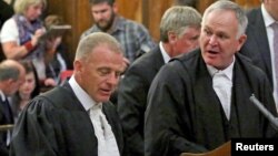 Prosecutor Gerrie Nel (L) and defense lawyer Barry Roux (R) chat at the end of an appeal against South African paralympian Oscar Pistorius' conviction last year at the Supreme Court of Appeal in Bloemfontein, South Africa, Nov. 3, 2015.
