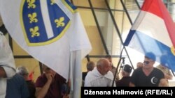 Bivši ratni veterani ispred Parlamenta FBiH, 6. august 2018.