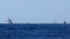 Kapal-kapal China terlihat di Laut China Selatan. Gambar-gambar satelit menunjukkan China telah membangun tiruan sebuah kapal induk dan kapal perusak Angkatan Laut AS di gurun barat lautnya. (Foto: Reuters)
