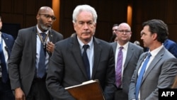 Direktor CIA-e William Burns odlazi nakon svjedočenja tokom Senatske komisije za obavještajne poslove o "Godišnjoj procjeni prijetnji širom svijeta" u poslovnoj zgradi Hart Senata na Capitol Hillu u Washingtonu, 11. marta 2024.